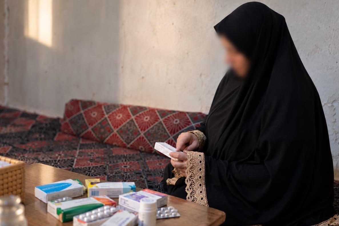 الخالة ملك تواجه أمراضًا مزمنة عديدة
