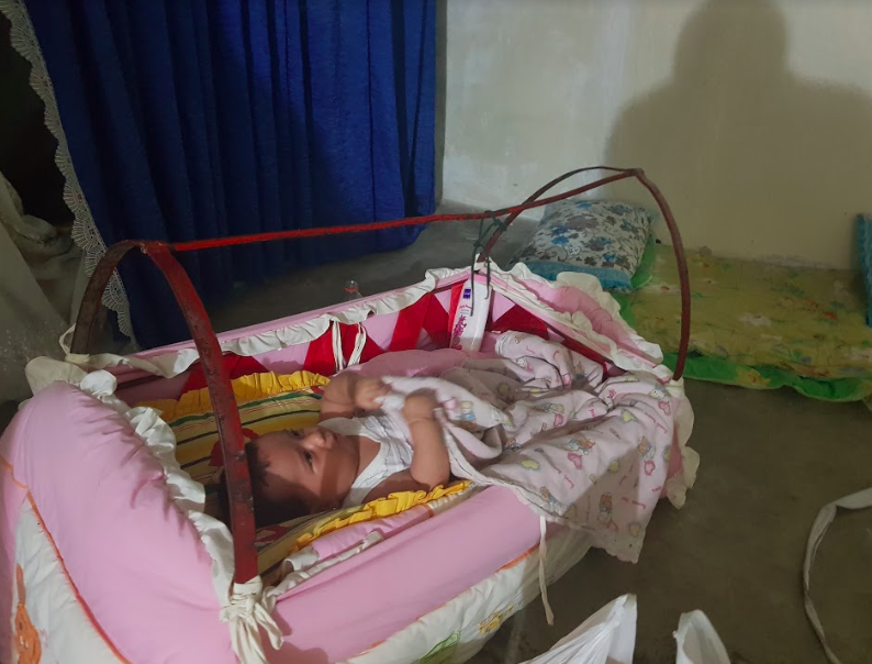 A mother and her child in need for expenses.