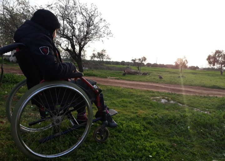 Mouna needs an electric wheelchair