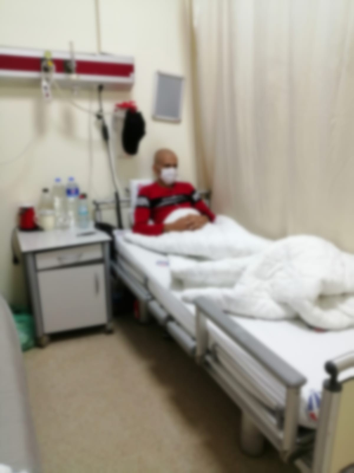الأخ أحمد لديه سرطان بالدم وهو بحاجة للعلاج