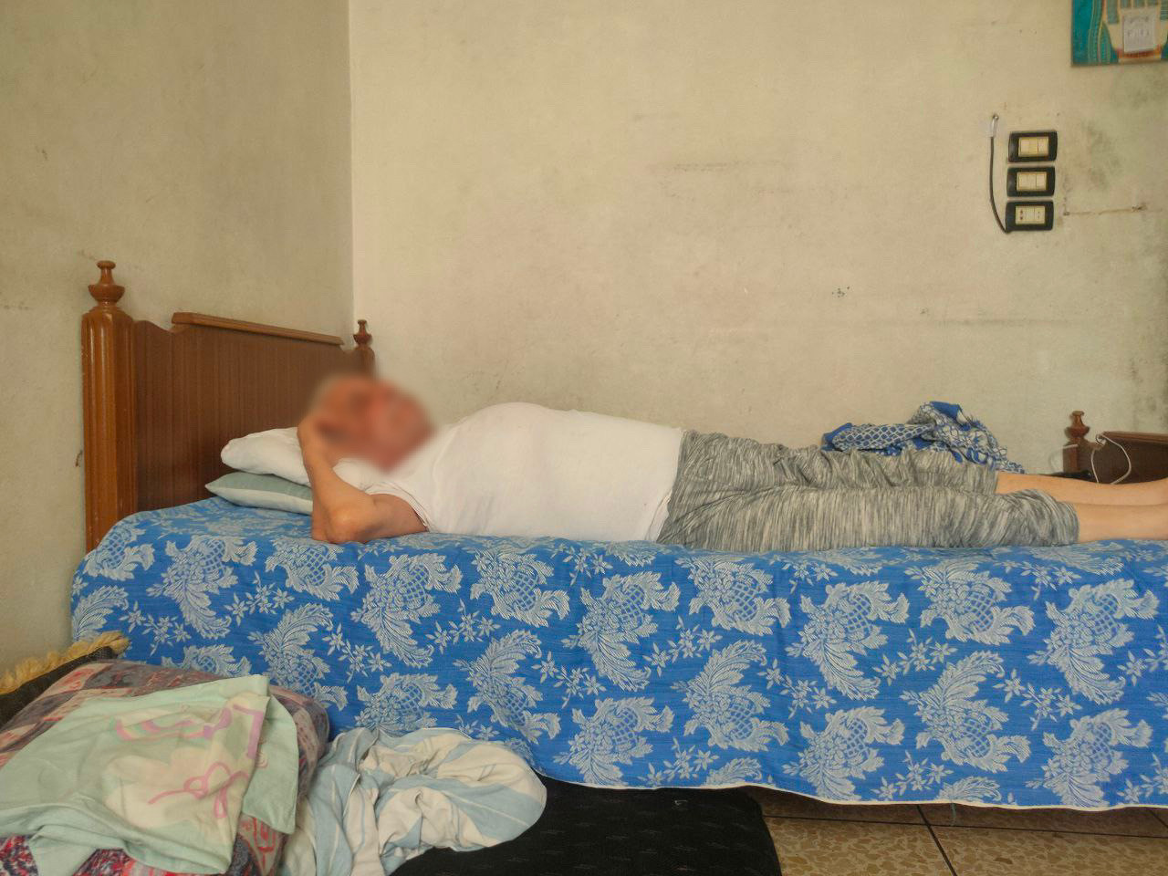 Uncle Muhammad has lost his strength in supporting his family and is now waiting for your assistance to help them live a dignified life.