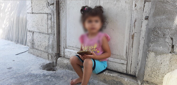 طفلة تعاني من مرض دائم بحاجة أدوية بشكل مستمر