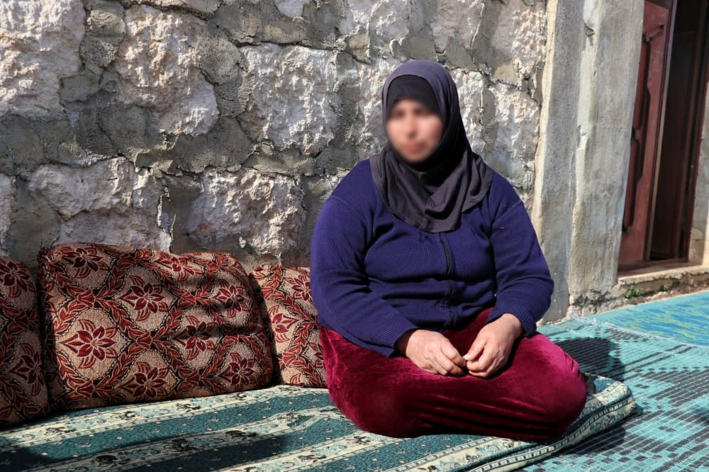 Hamida and her two daughters are alone in the absence of their breadwinner!