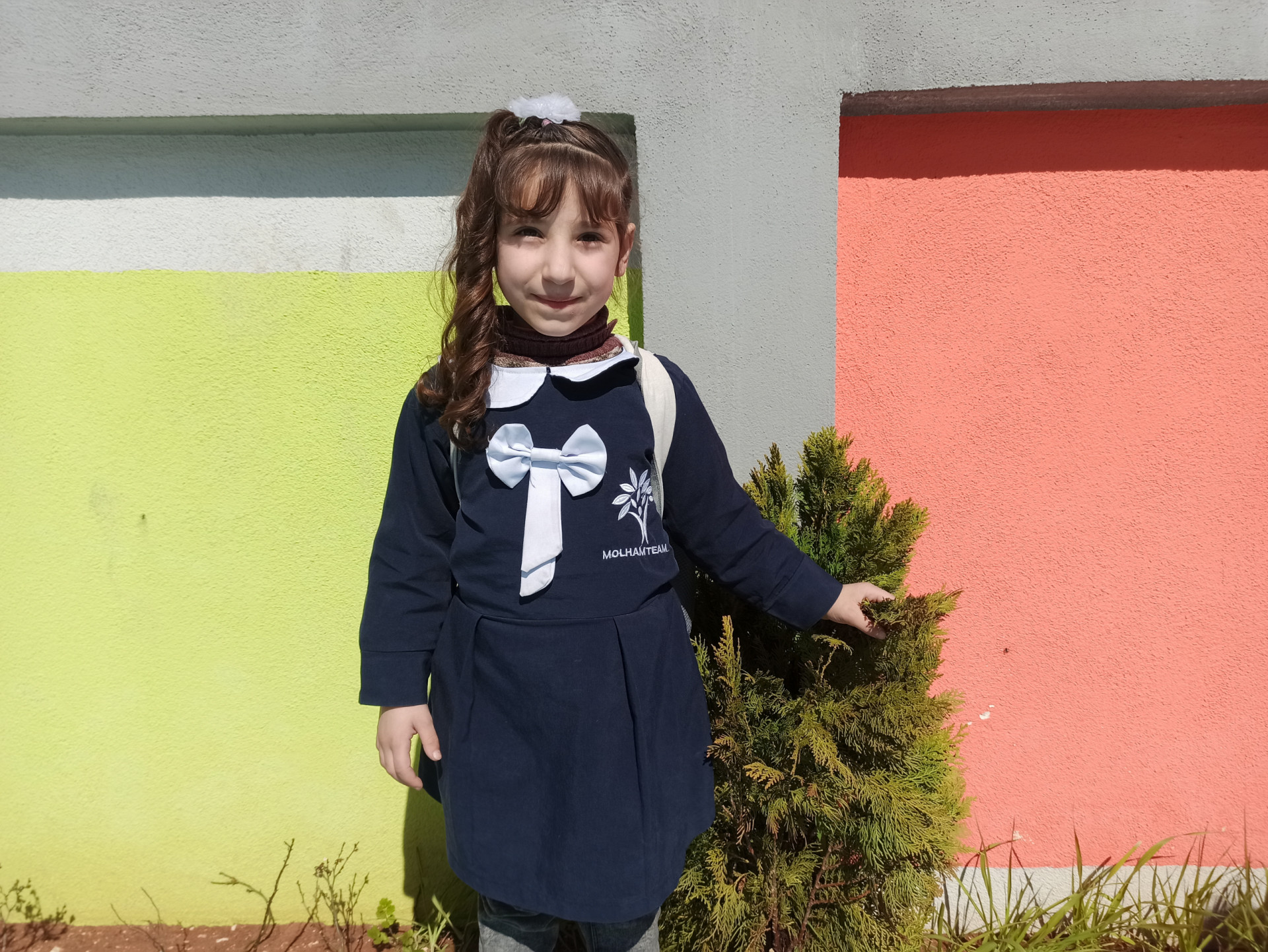 حلا تسعى وتجتهد لتصبح طبيبة