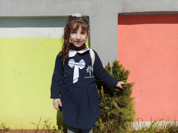 حلا تسعى وتجتهد لتصبح طبيبة