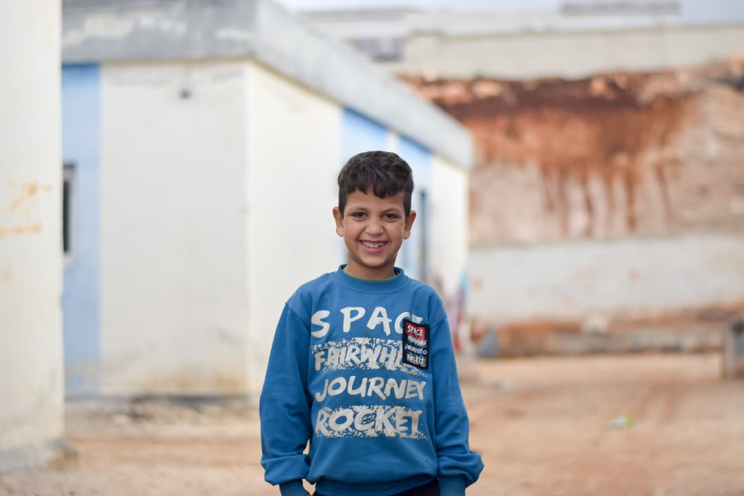 Adam, un enfant orphelin de la ville de Hama