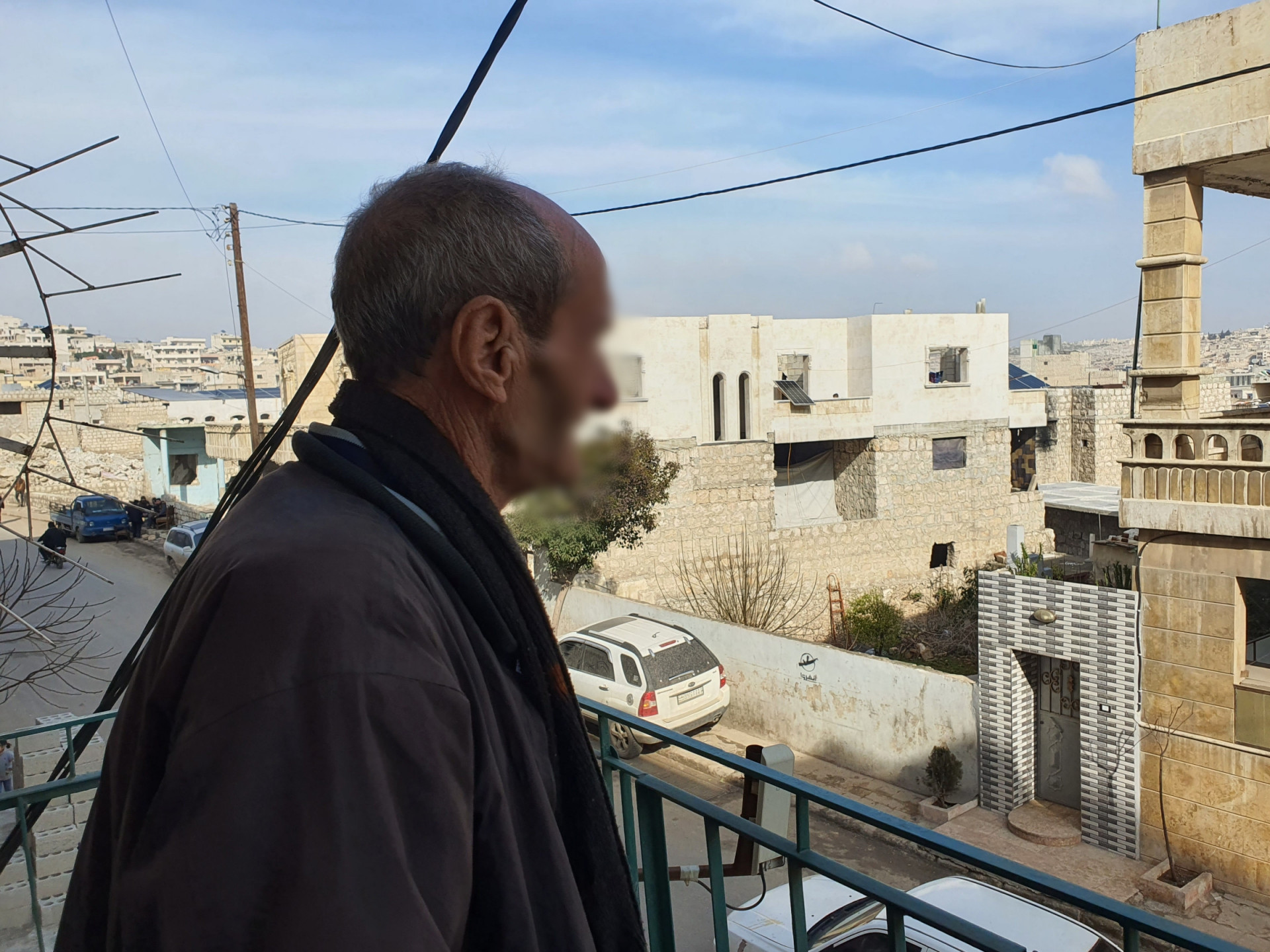 Mohammad is an elderly man needs cataract surgery