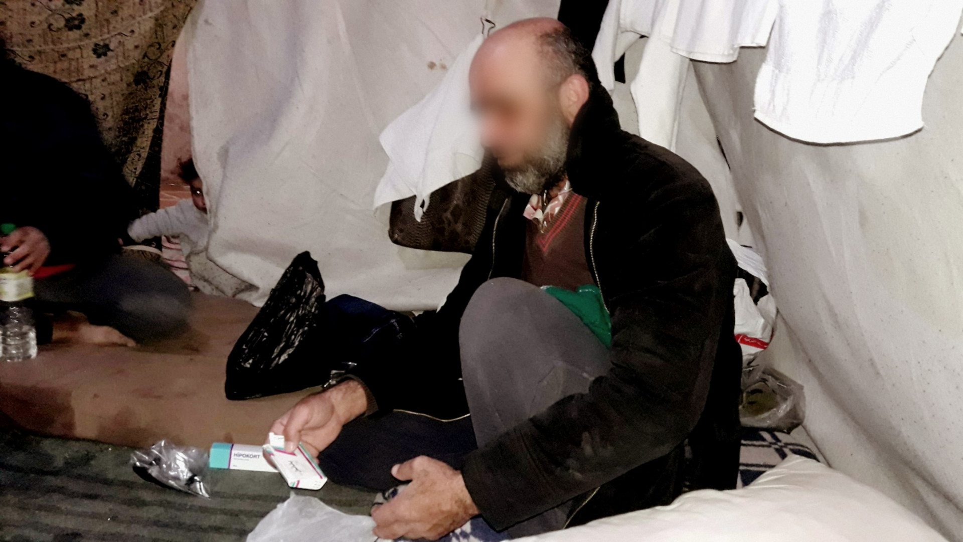 A father for 8 kids suffering a sever pain.