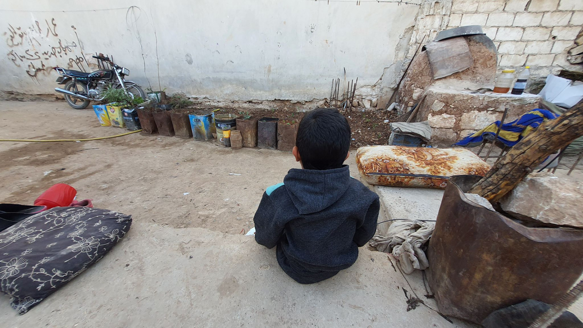 The child Omar suffers from a lack of growth since his birth, he needs you to secure the costs of growth treatment