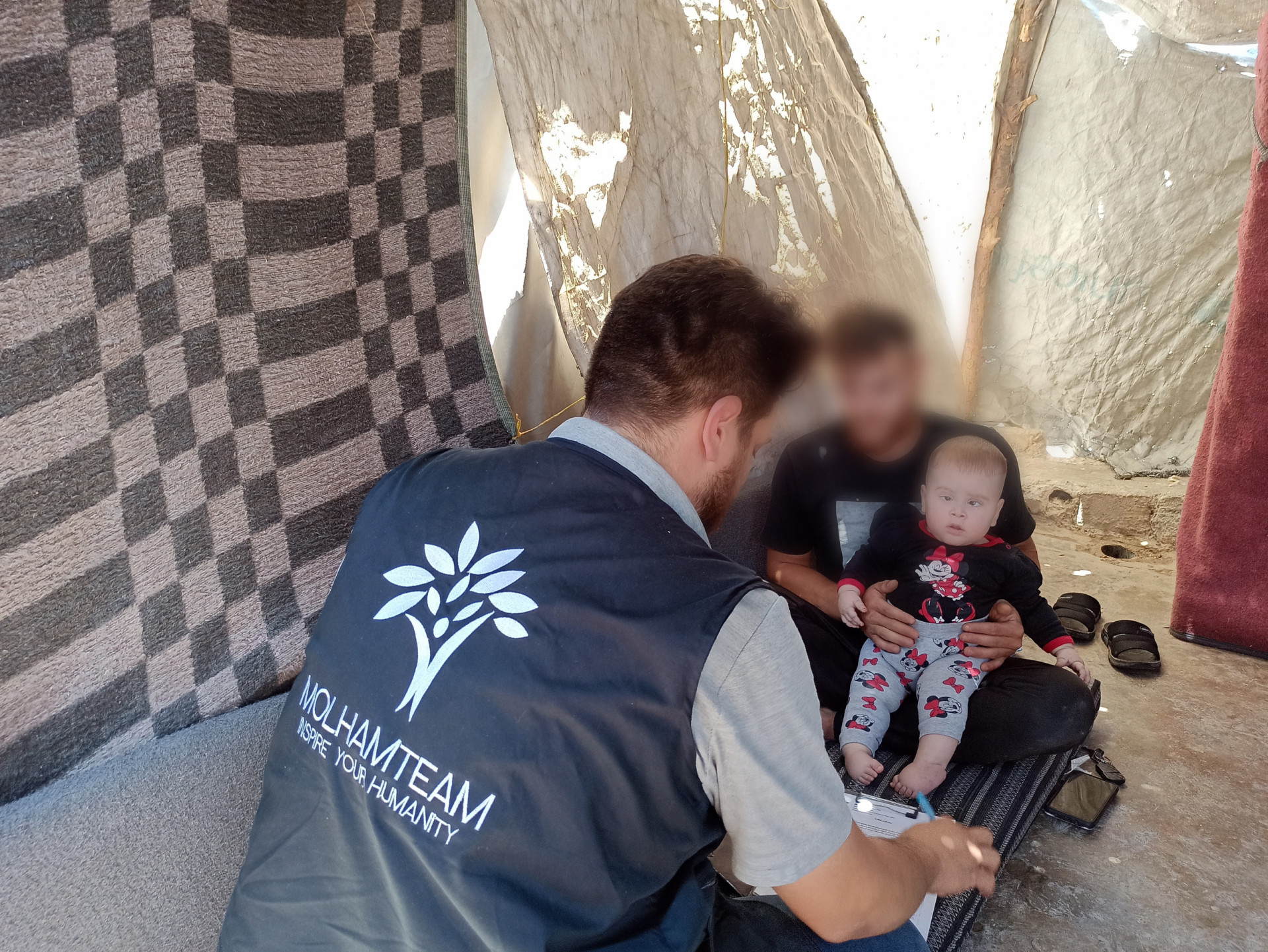 الطفل حُسين بحاجة لعمليّة جراحية في عمودهِ الفقري، كونوا سنداً له