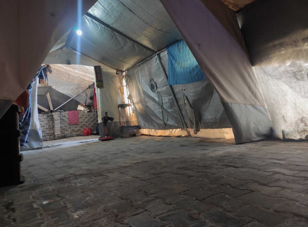 Inas is living in a tent , needs your help.
