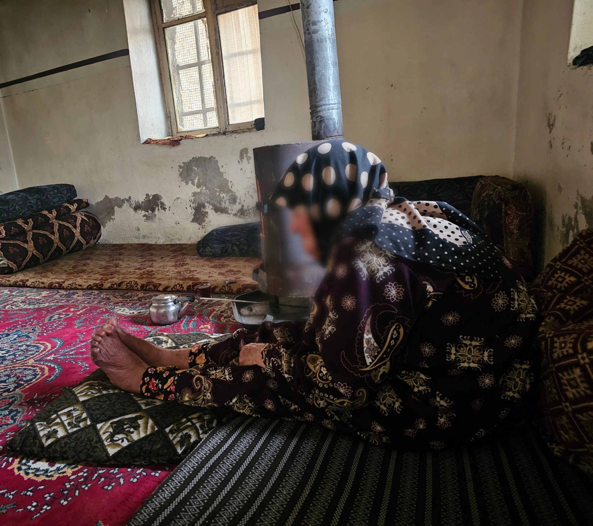 غرفةٌ واحدة… ووجعان لا ينتهيان