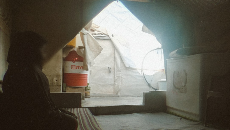 A young woman lives in a tent needs corneal transplant surgery