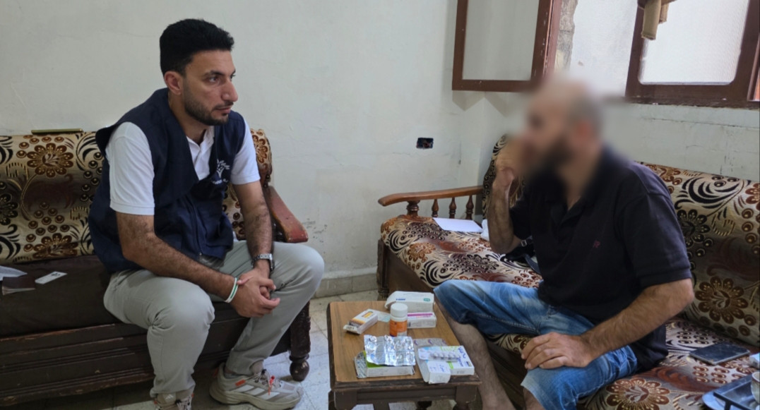 أب لأربعة أطفال ووالدة مريضة ودينٌ يتراكم