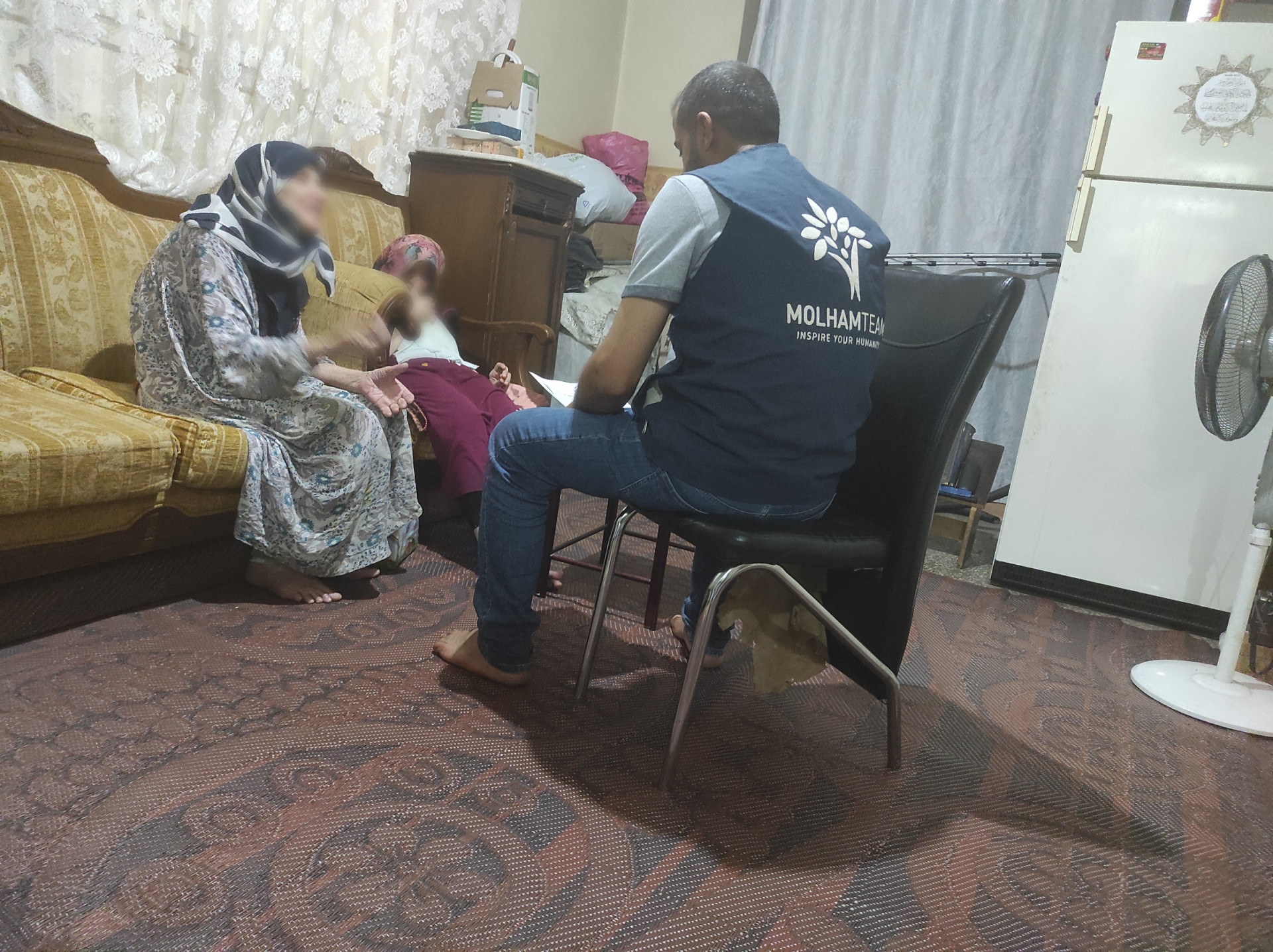 الأخ نوفل المعيل الوحيد لأخته المصابة بالشلل ولأمه المريضة!