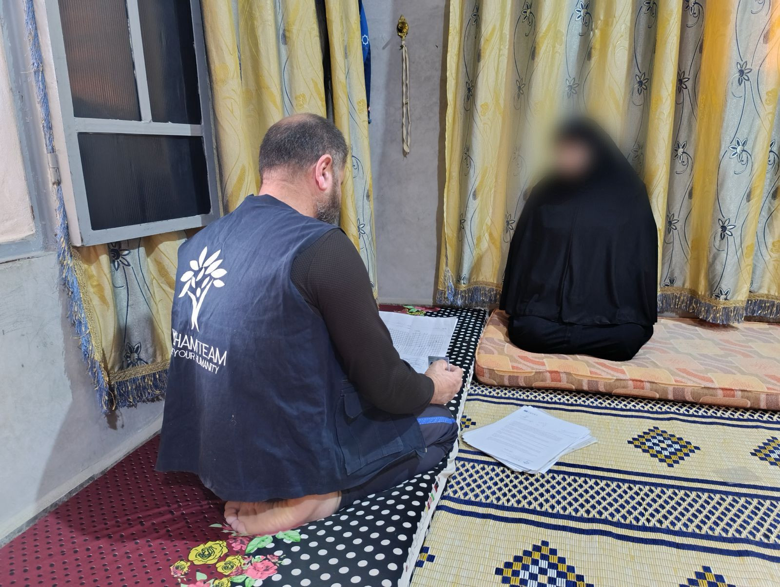 أمٌ لا تستطيع سماع أبنائها