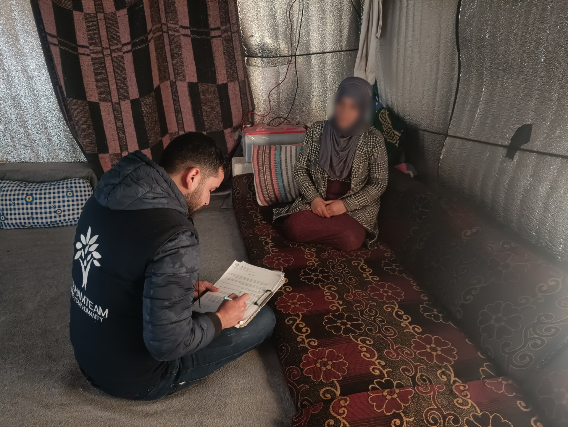 Fadia suffers from poverty and pain, she needs your help!