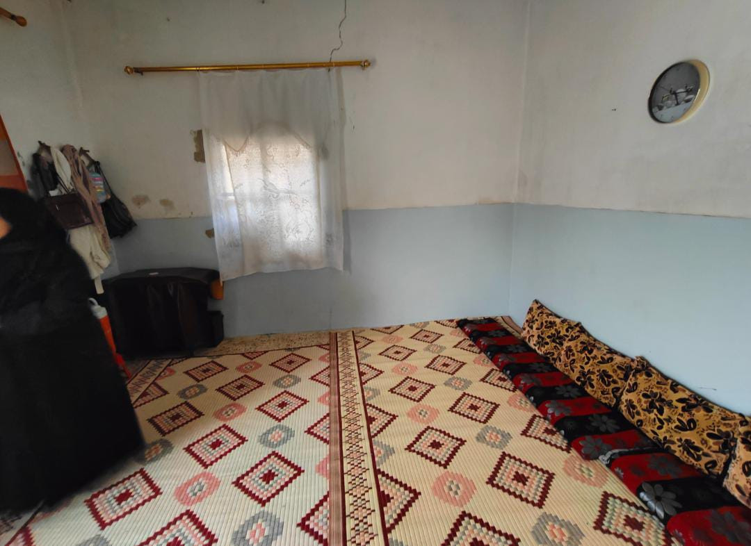 خالةٌ وطفلةٌ بلا مأوى آمن