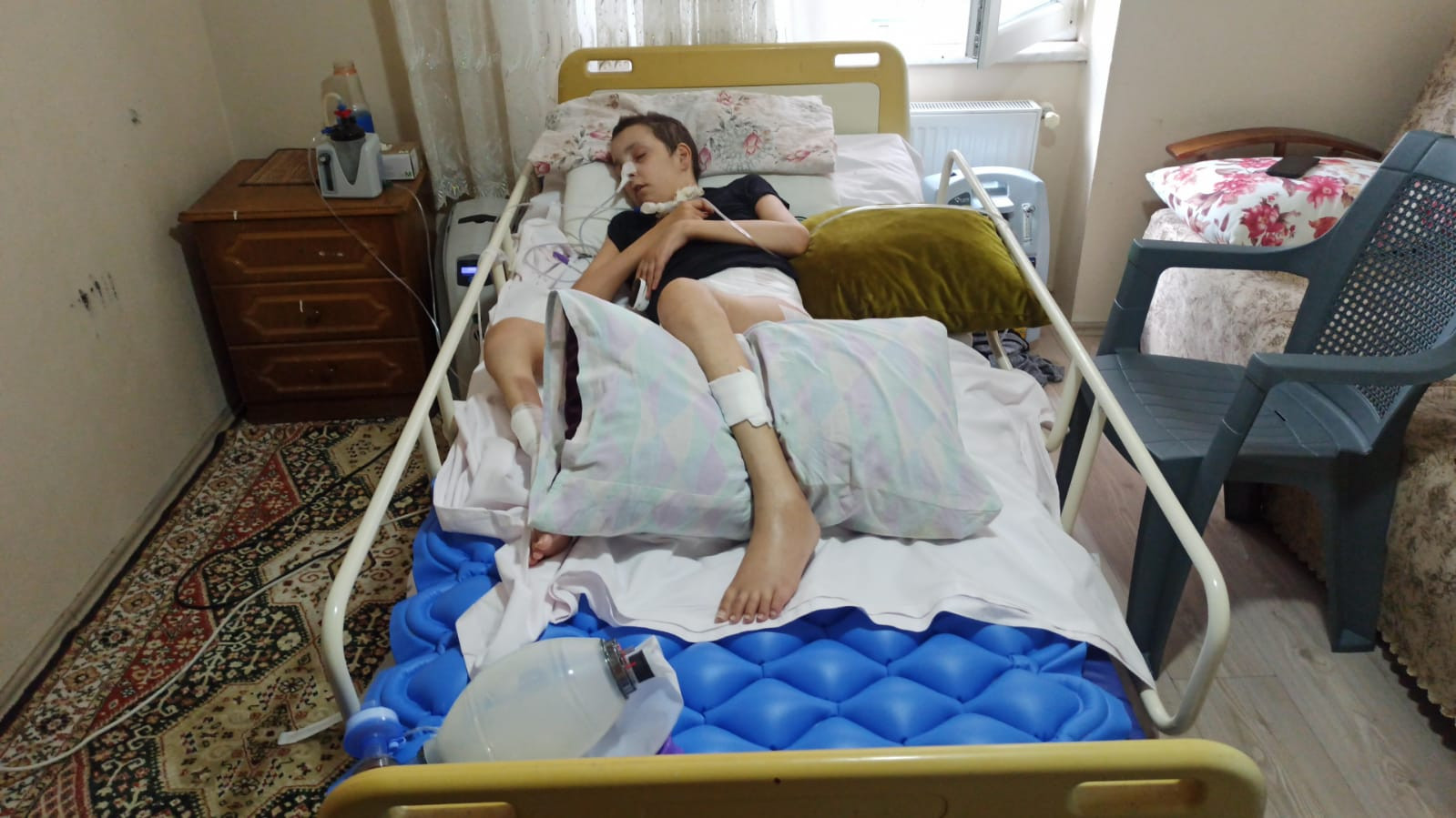 The disease repeatedly deprives Mahmoud from his family.
