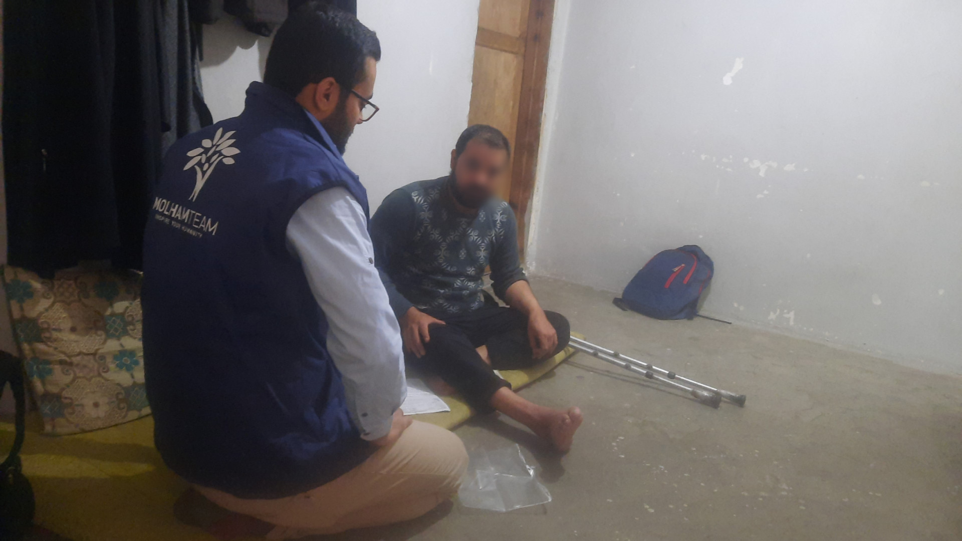 Hamza cannot work after he lost his leg due to a war injury