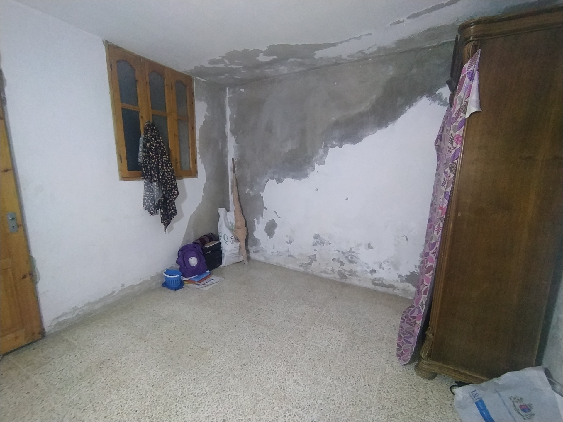 يعانون البرد والجوع بحاجة للمساعدة