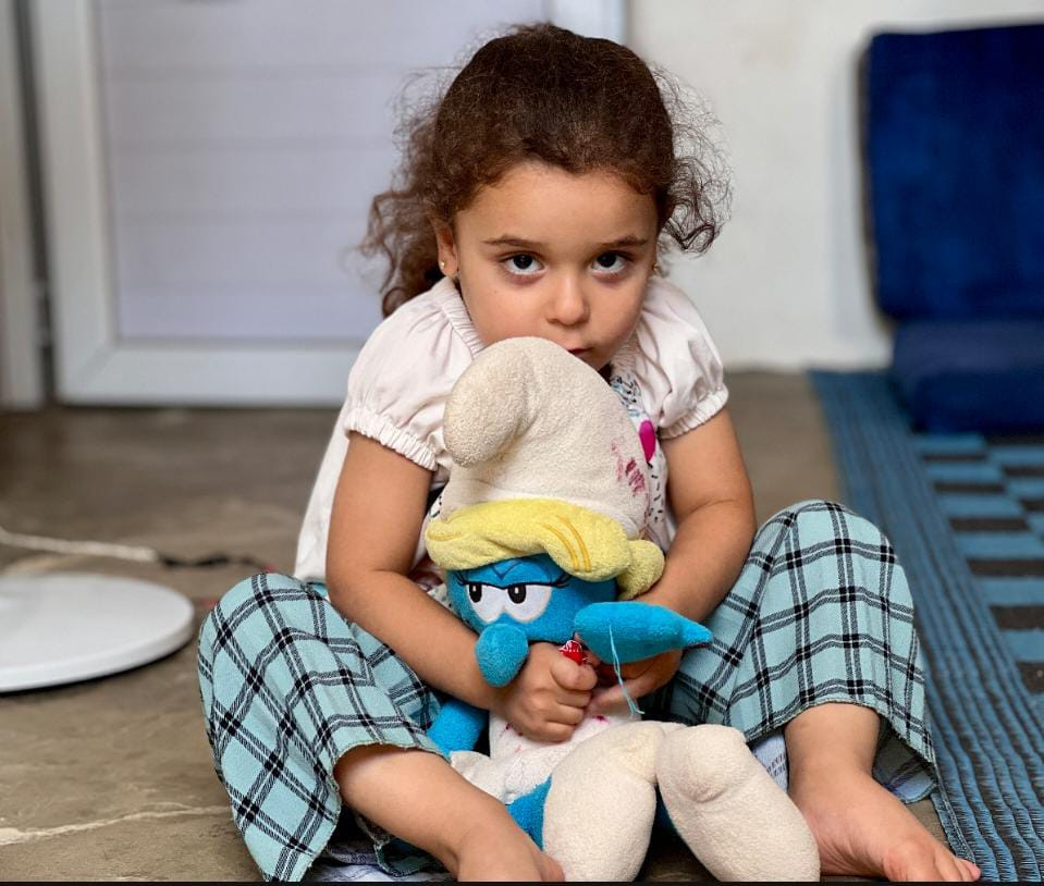 طفلة صغيرة تواجه داءً نادراً