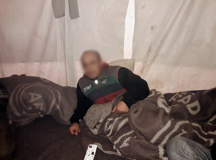 رجل يعاني من شحنات كهربائية في الدماغ
