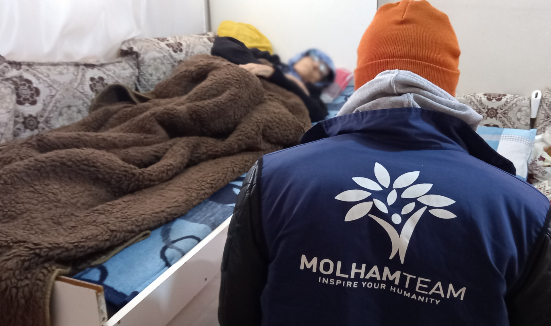 Displaced old woman suffers from cancer!