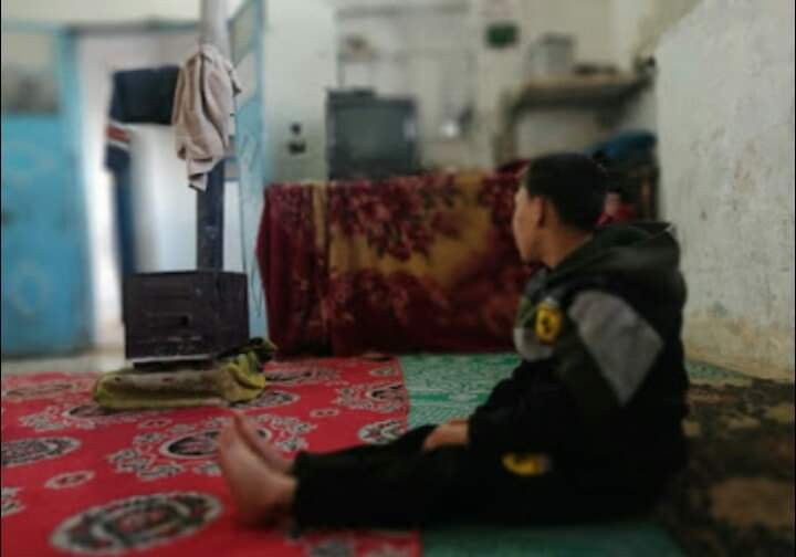 Hasan complains of shortness of stature