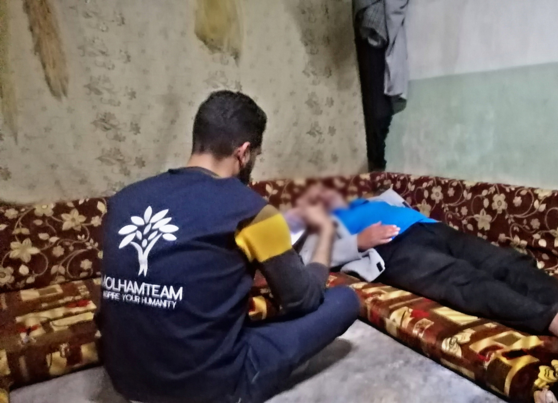 Youssef suffers from kidney stones and needs treatment.