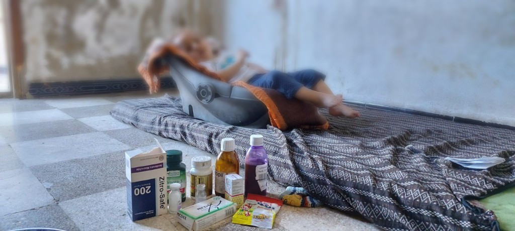 طفلة تعاني من اختلاجات دماغية وبحاجة لأدوية