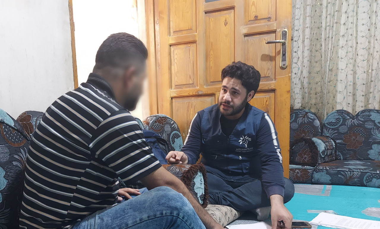 A man is with severe pains and needs urgent help