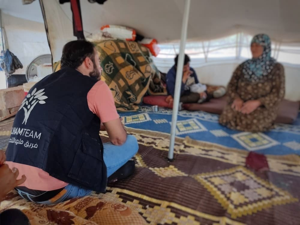 الخالة فاطمة، بقيت وحيدة تسقي ذبول أبنائها بعد أن قطفهم العجز ..!