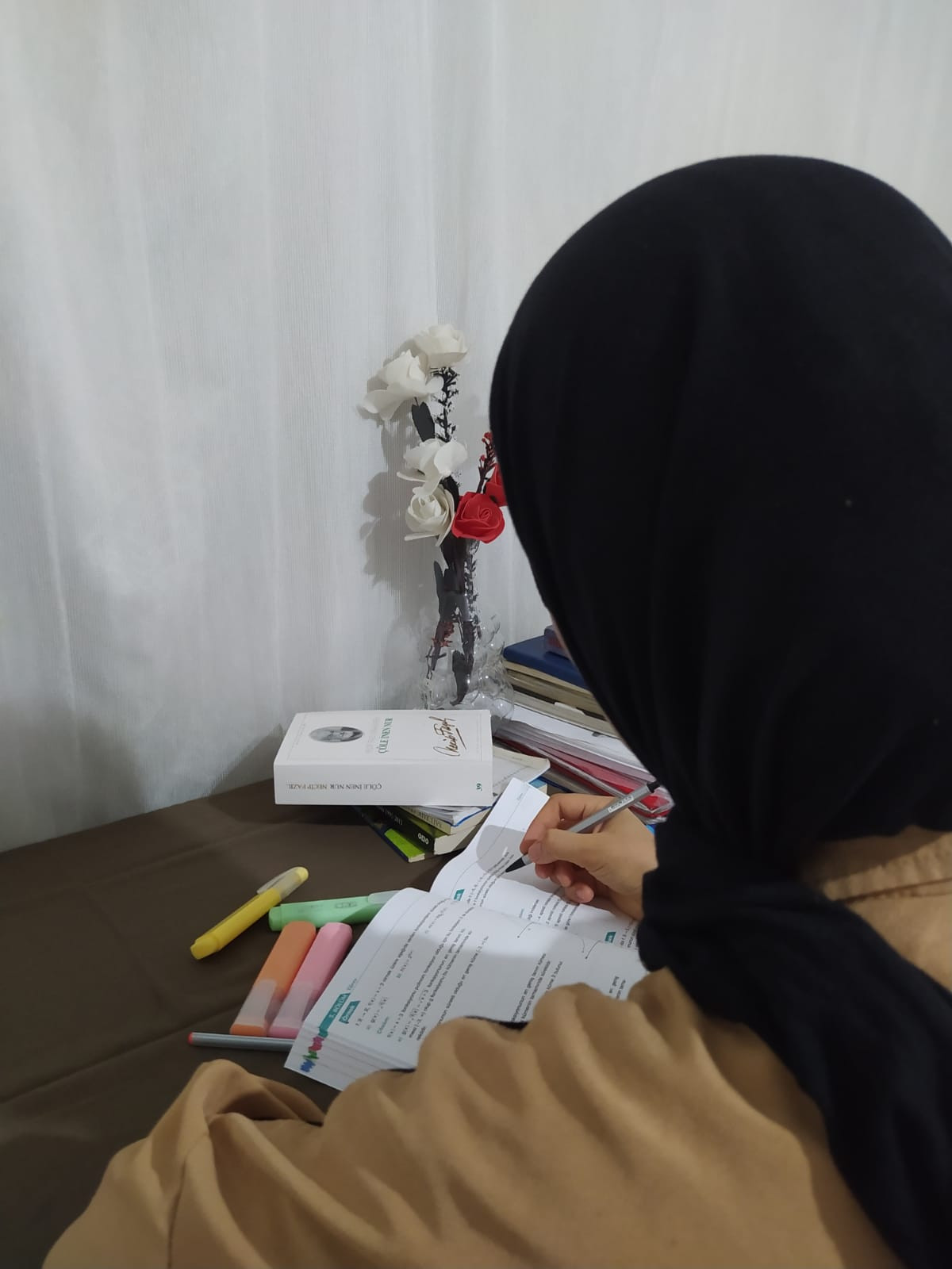 طالبة في سنتها الاخيرة تطلب العون !