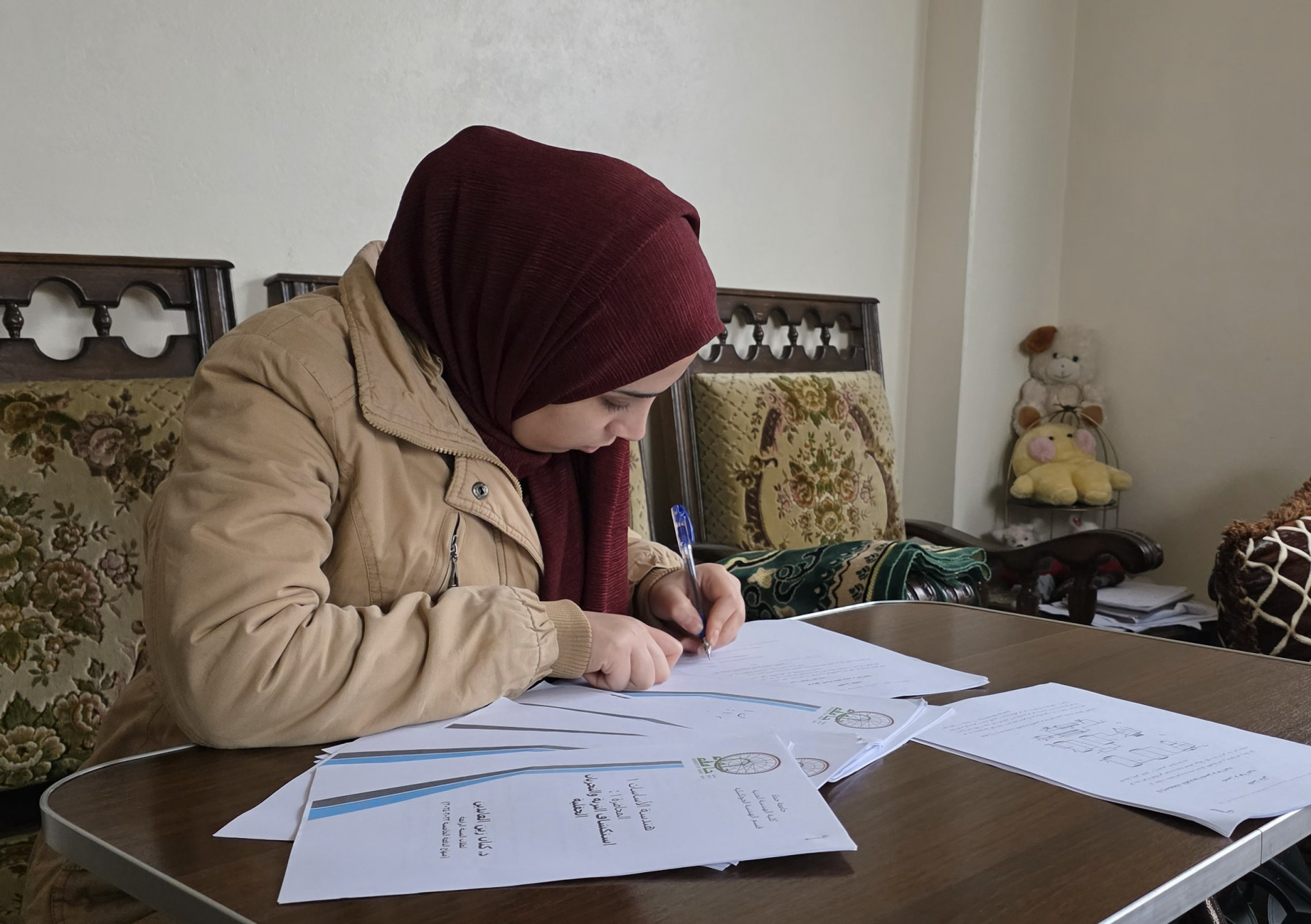 شهد طالبة يتيمة بحاجة لعونكم