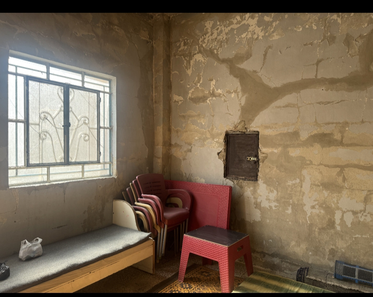 بيتٌ صامد رغم القسوة !