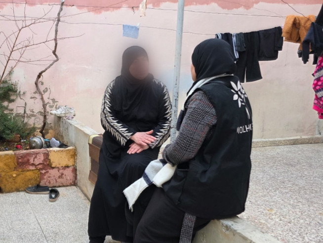 A mother teaches patience to her children