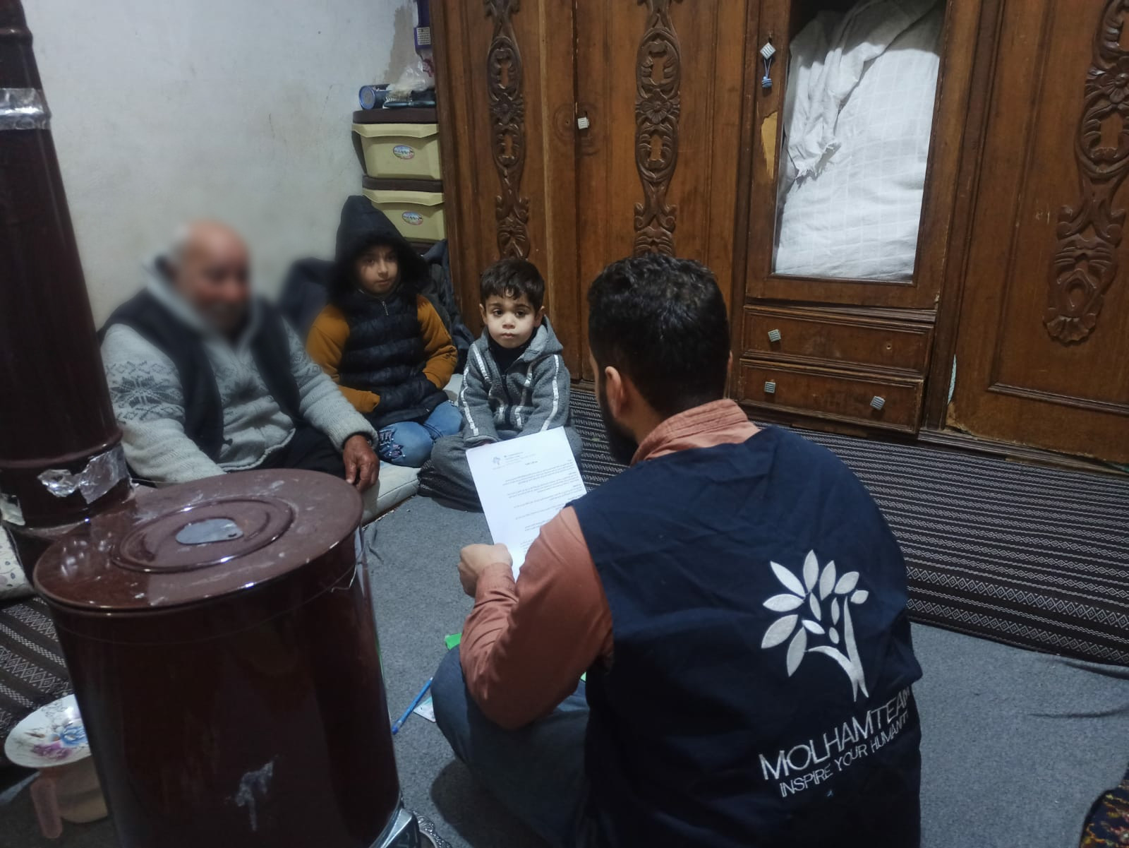 Mohammad lives a miserable live along with his orphan grandchildren