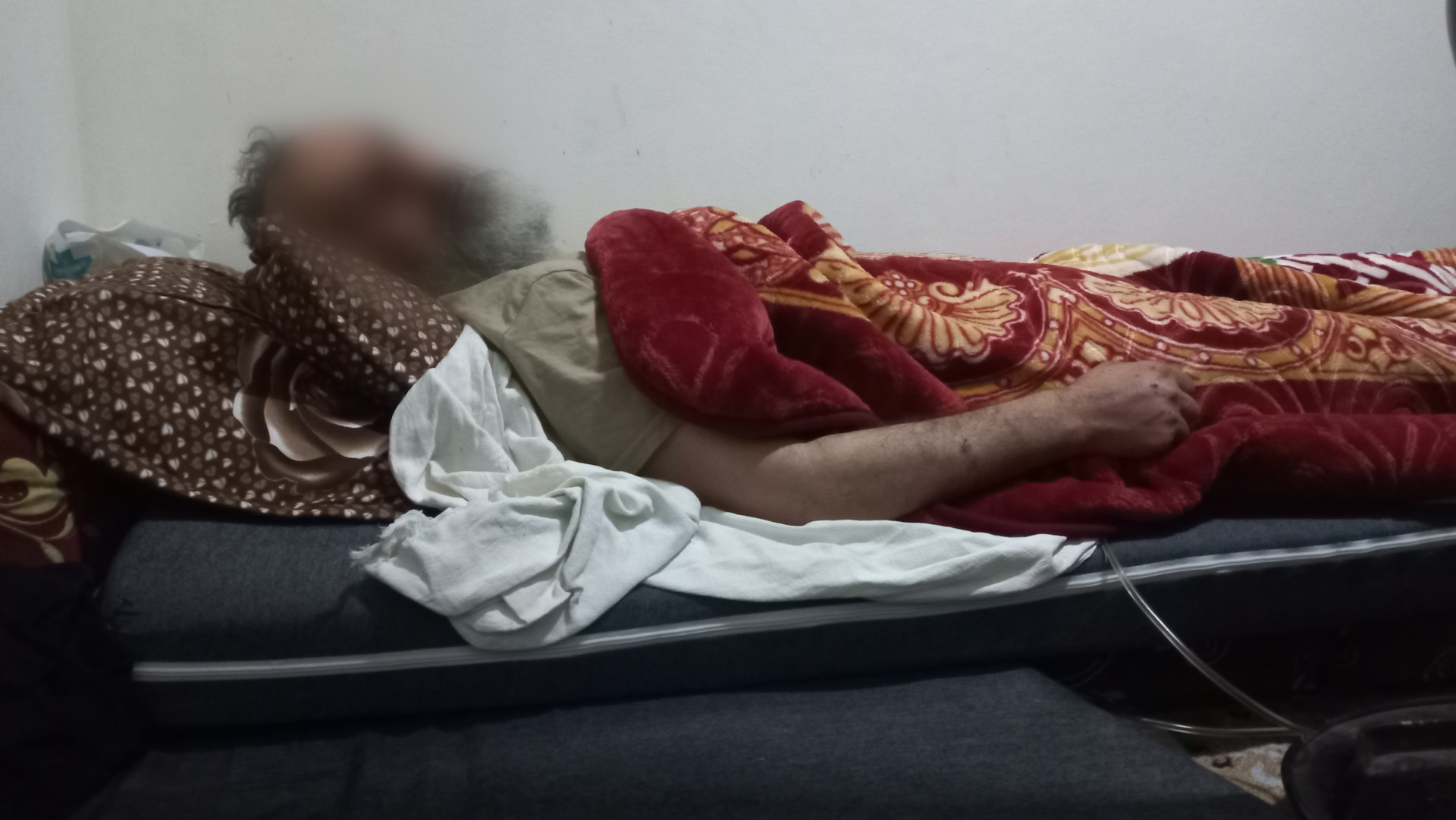 He lost his family in the earthquake and now he is threatened with paralysis!