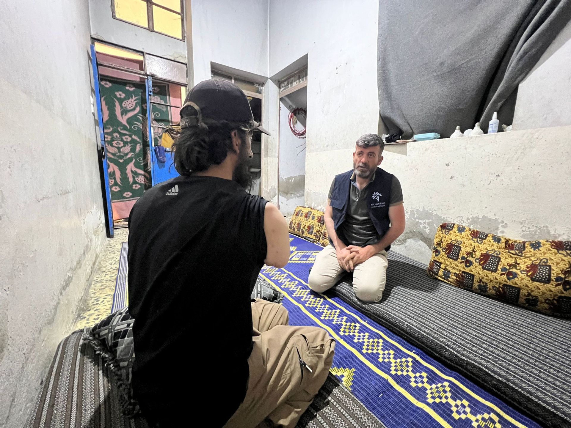 إصابة حرب أثقلت أباً بالديون
