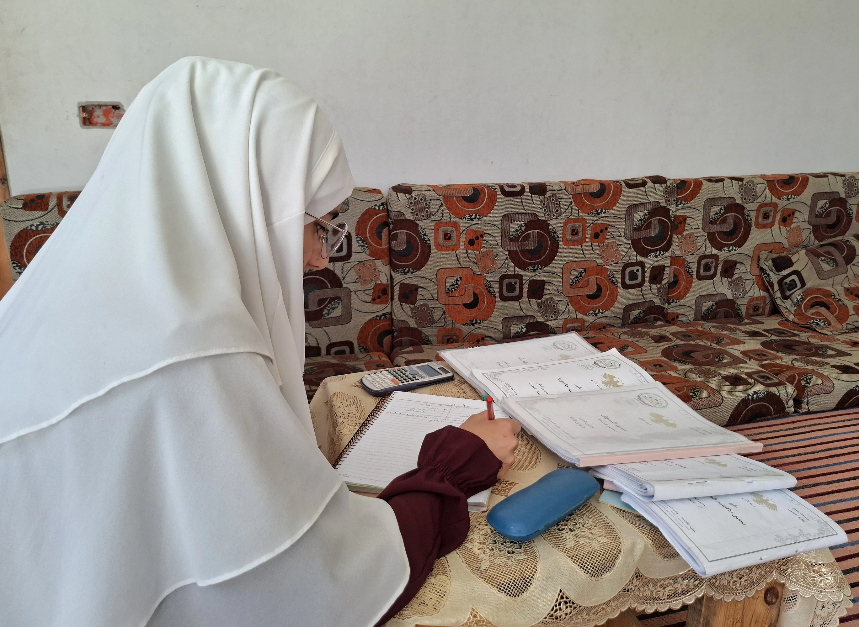 رهام طالبة جامعية بحاجة لعونكم!
