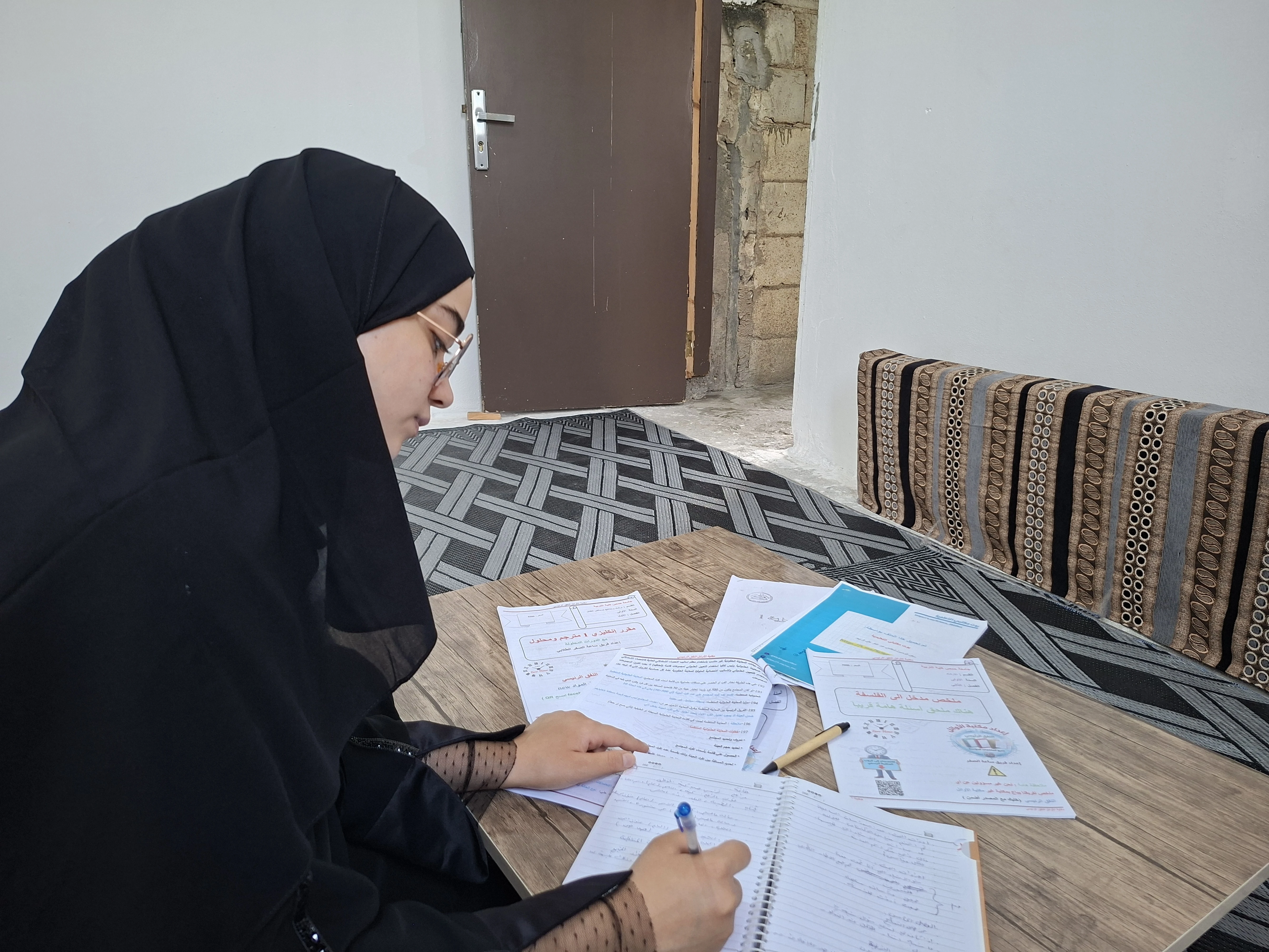 كوثر طالبة إرشاد نفسي بحاجة لعونكم!
