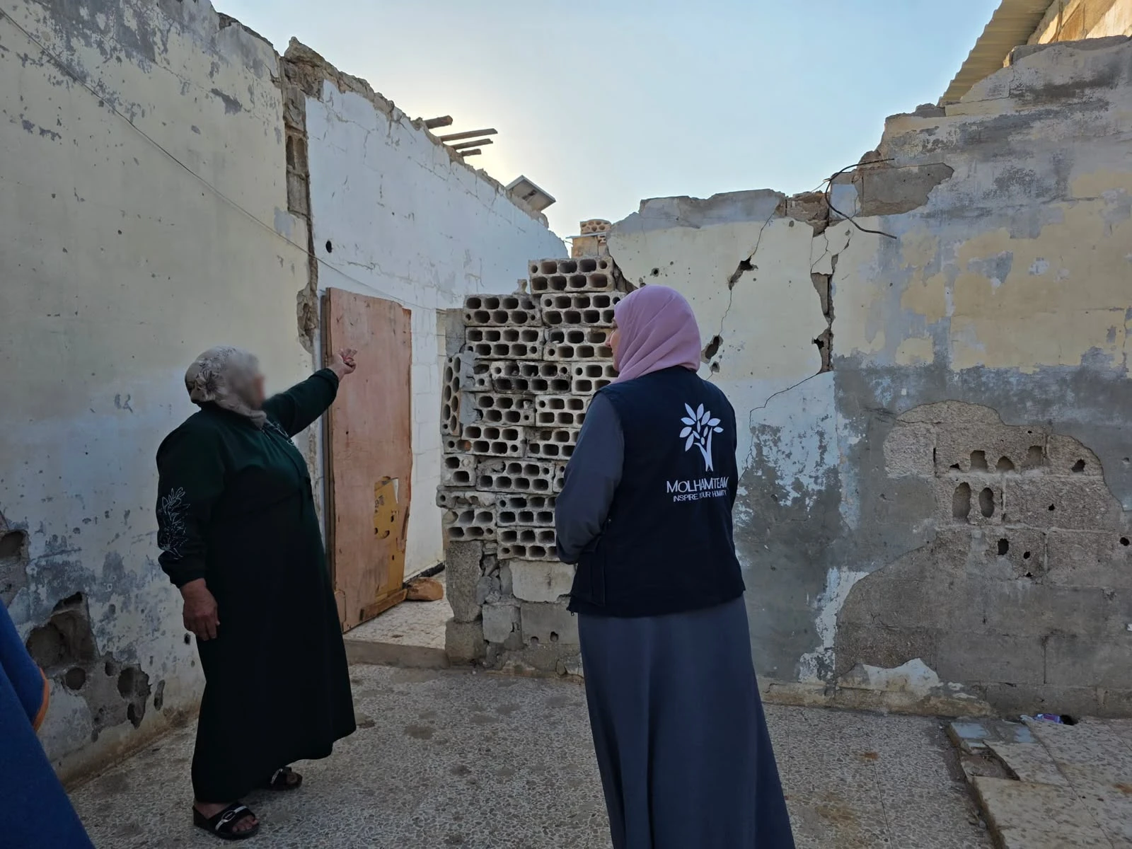 الخالة عيشة ..سندٌ لأربعة أيتام