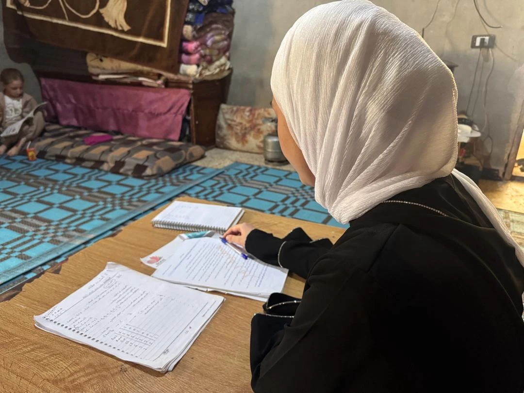 إسراء تستحق فرصة لتكمل تعليمها