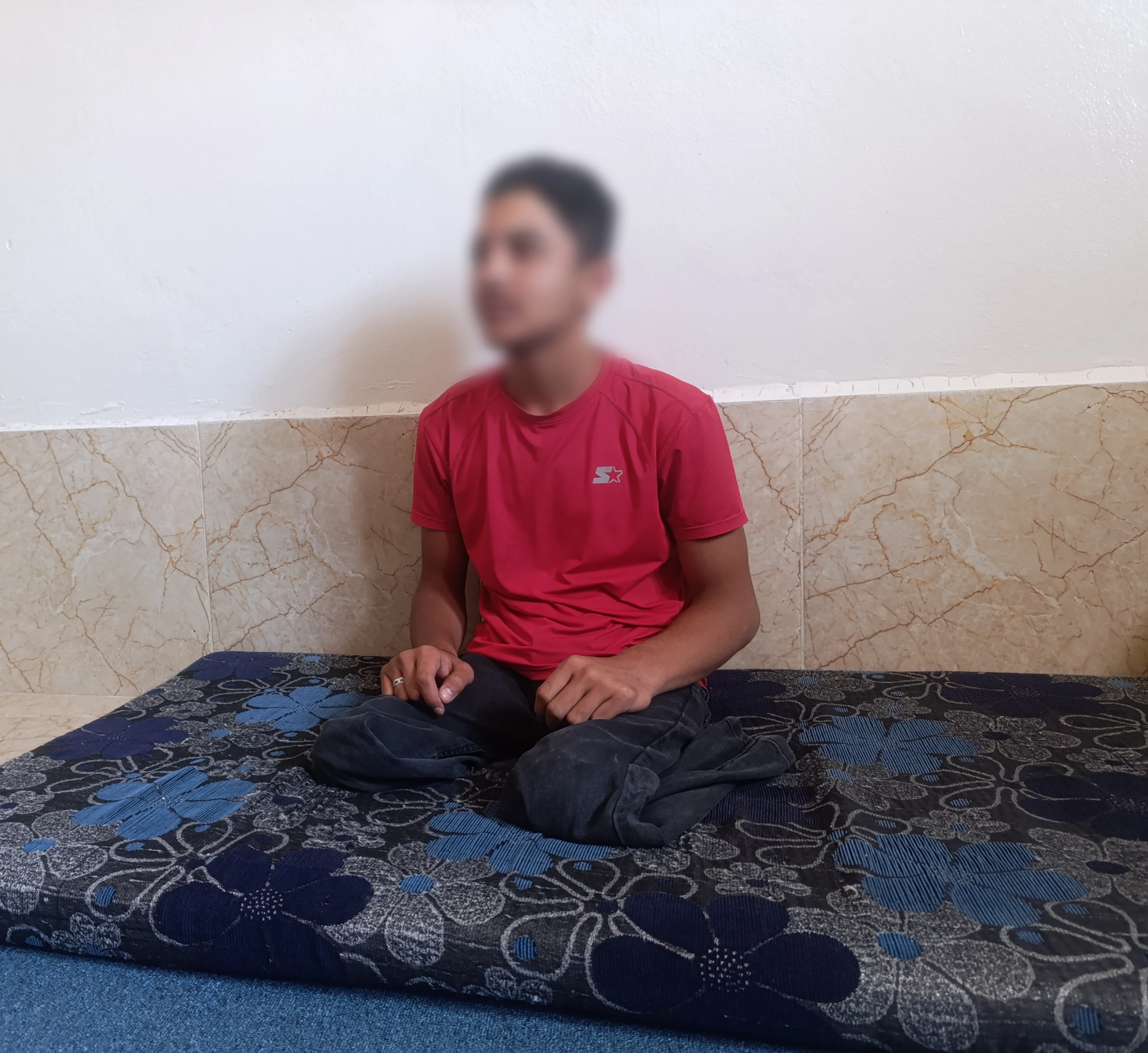 لغمٌ سرق أخويه... وتركه يواجه الحياة وحده
