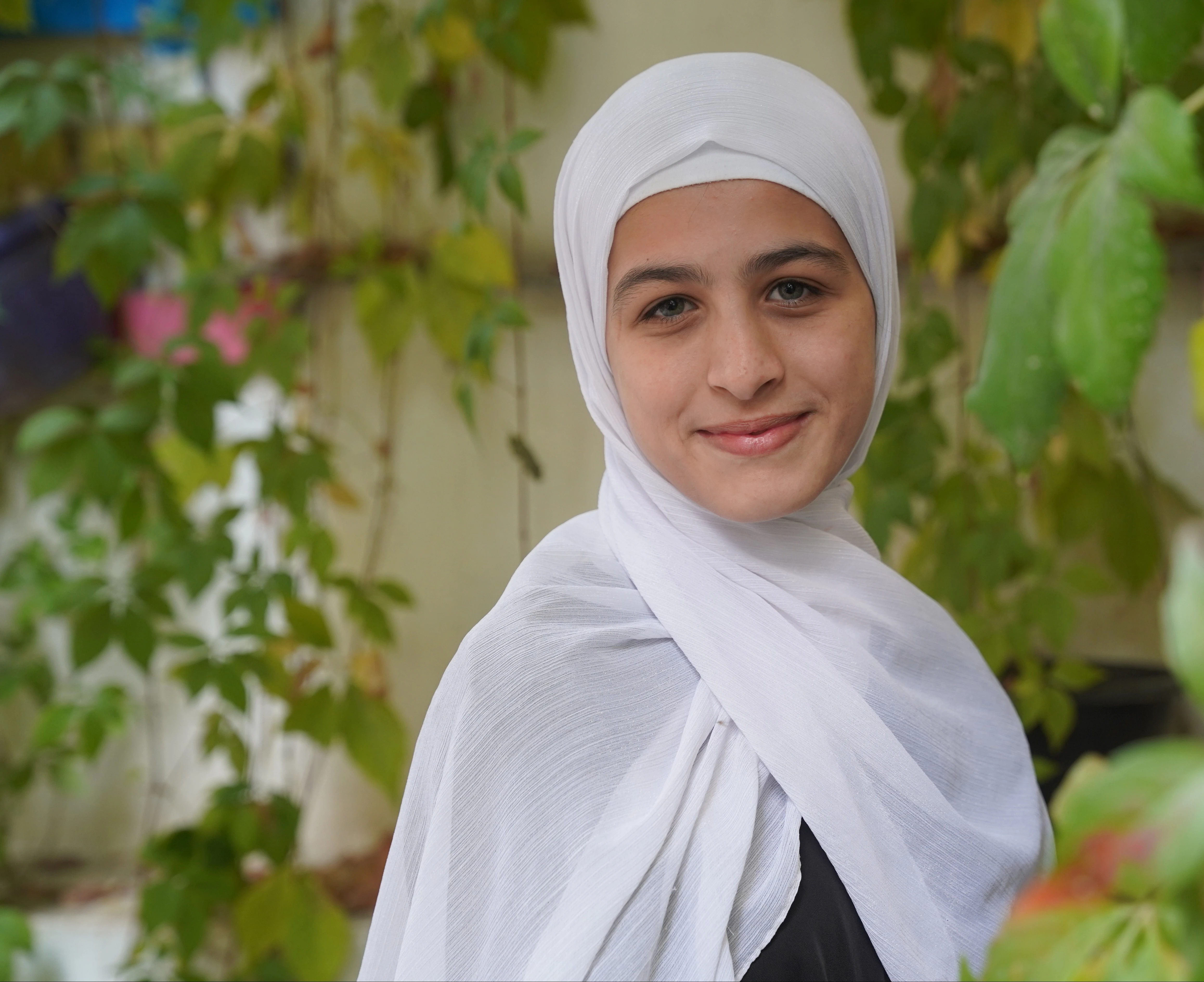 آية… تحلم أن تبني بيوتًا تعوّض الناس عن وجع الحرب 